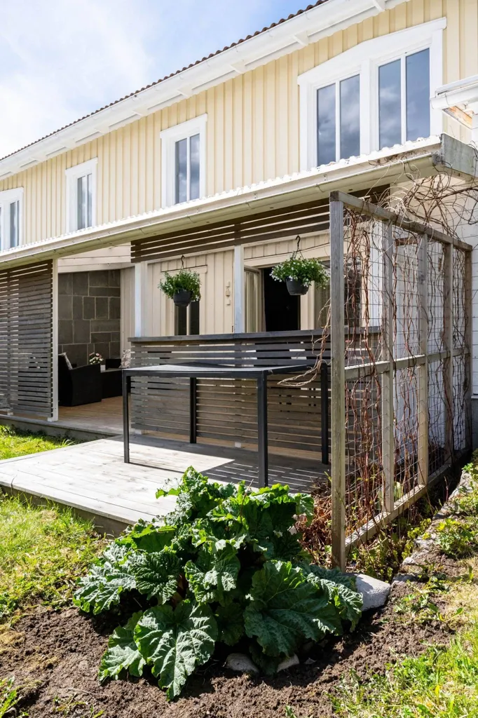 Aed - Terraced House with Two Balconies in Ås