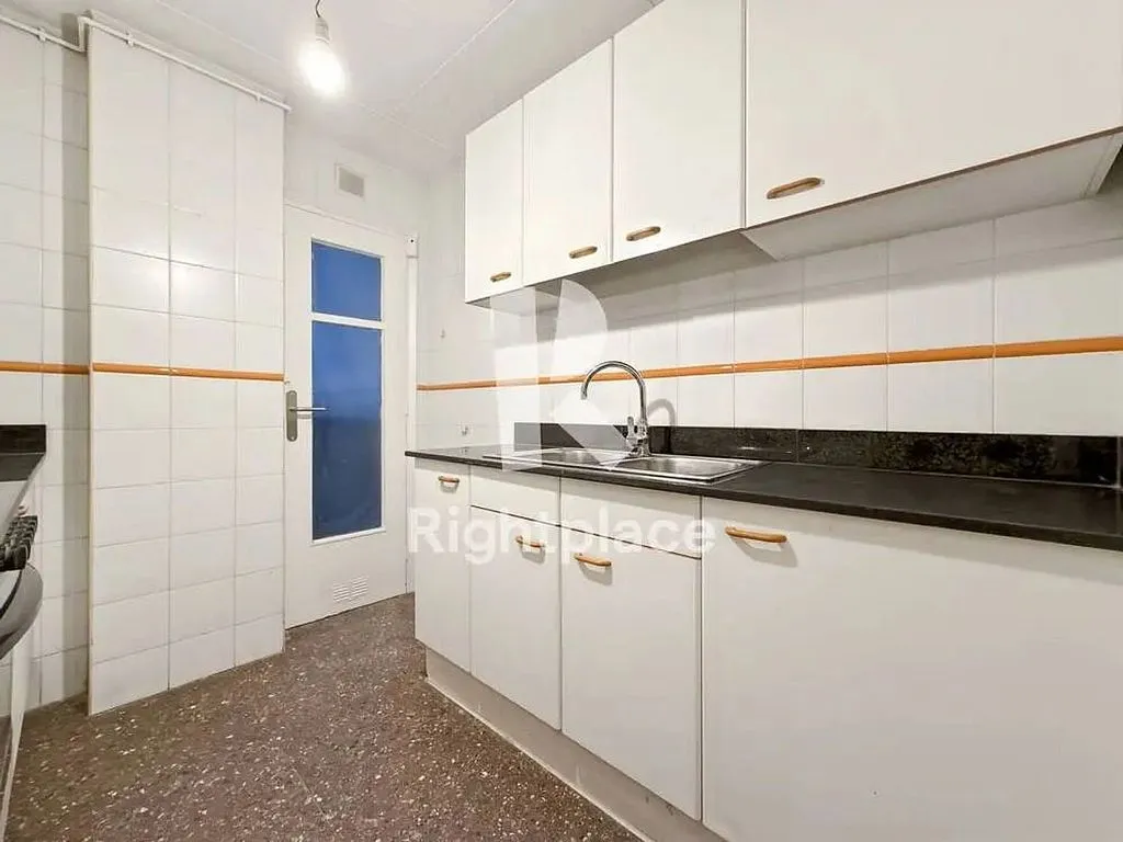 Cuisine - Apartment with Balcony and Terrace in La Nova Esquerra de l'Eixample