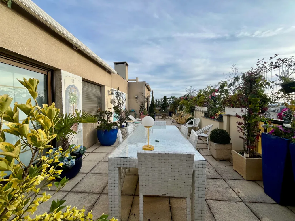Terrasse - Luxury Apartment with Cathedral View in Reims