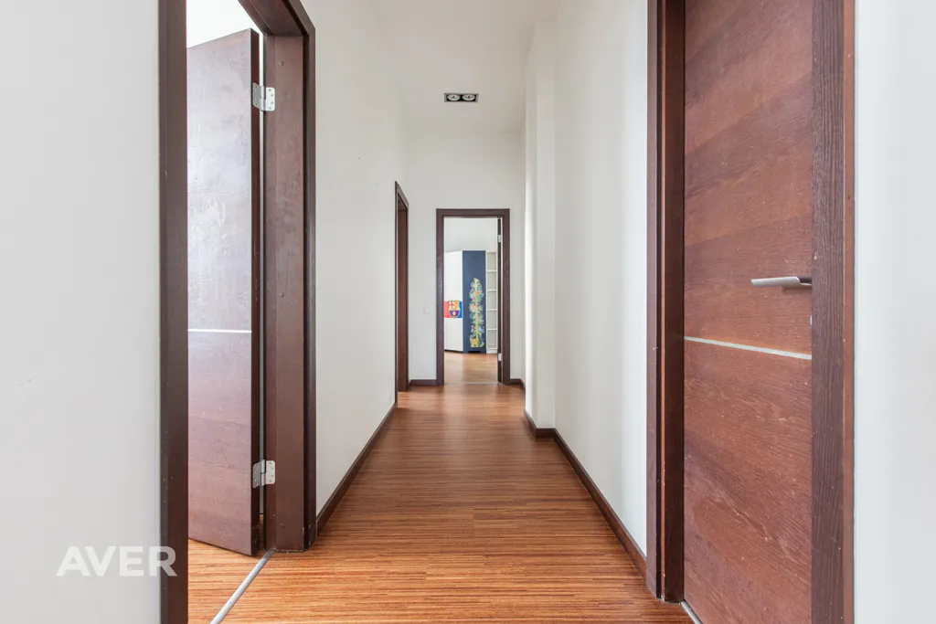 Entrée - Renovated Apartment with Panoramic View in Torņakalns