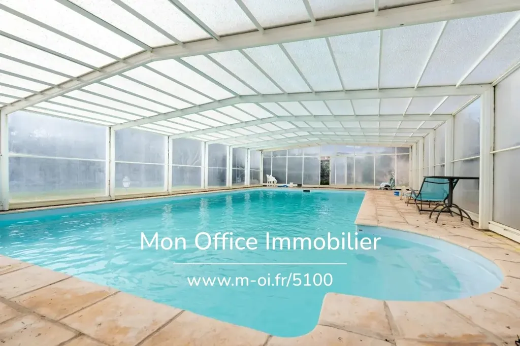 Bassein - 1970s House with Covered Pool in Istres