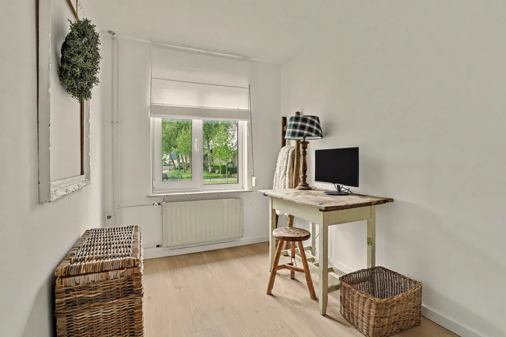 Bureau - Modernised Two-Storey House with Garden in De Elst