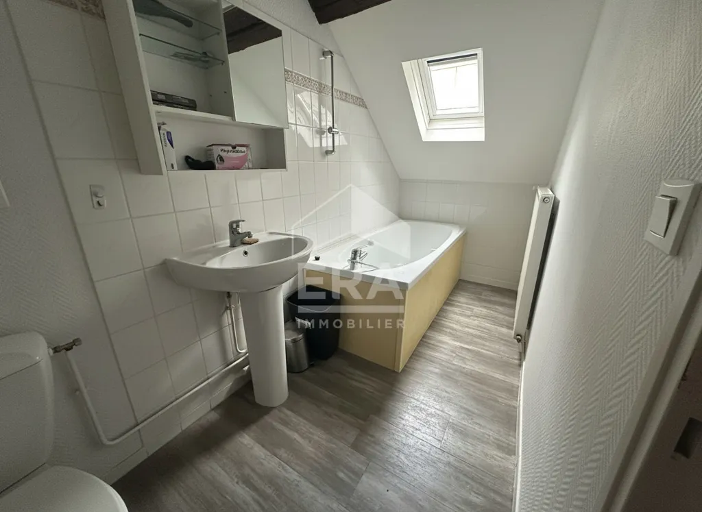 Salles de bain - Duplex Centre-Ville avec Commerce à Châteauroux