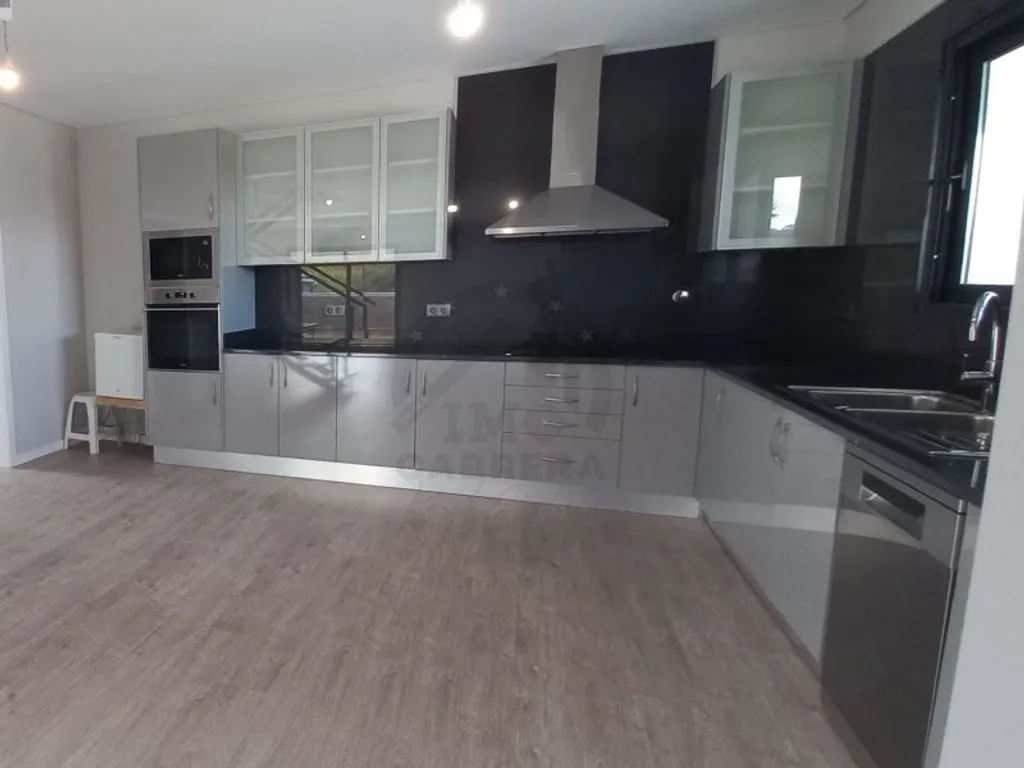 Cuisine - Modern Semidetached House with Garden in Sao Roque