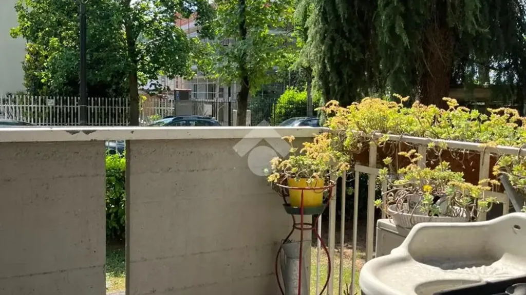 Balcony - Three-Bedroom Apartment with Balcony in Melegnano