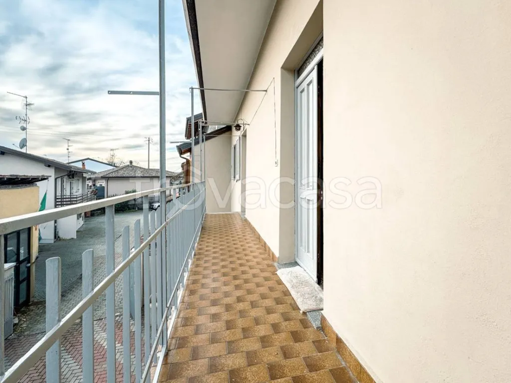 Balcon - Duplex Villa with Two Units in Borgo Ticino