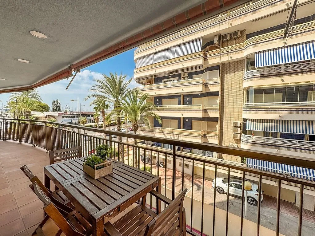 Rõdu - 3-Bed Apartment with Terrace in Santa Pola Centre