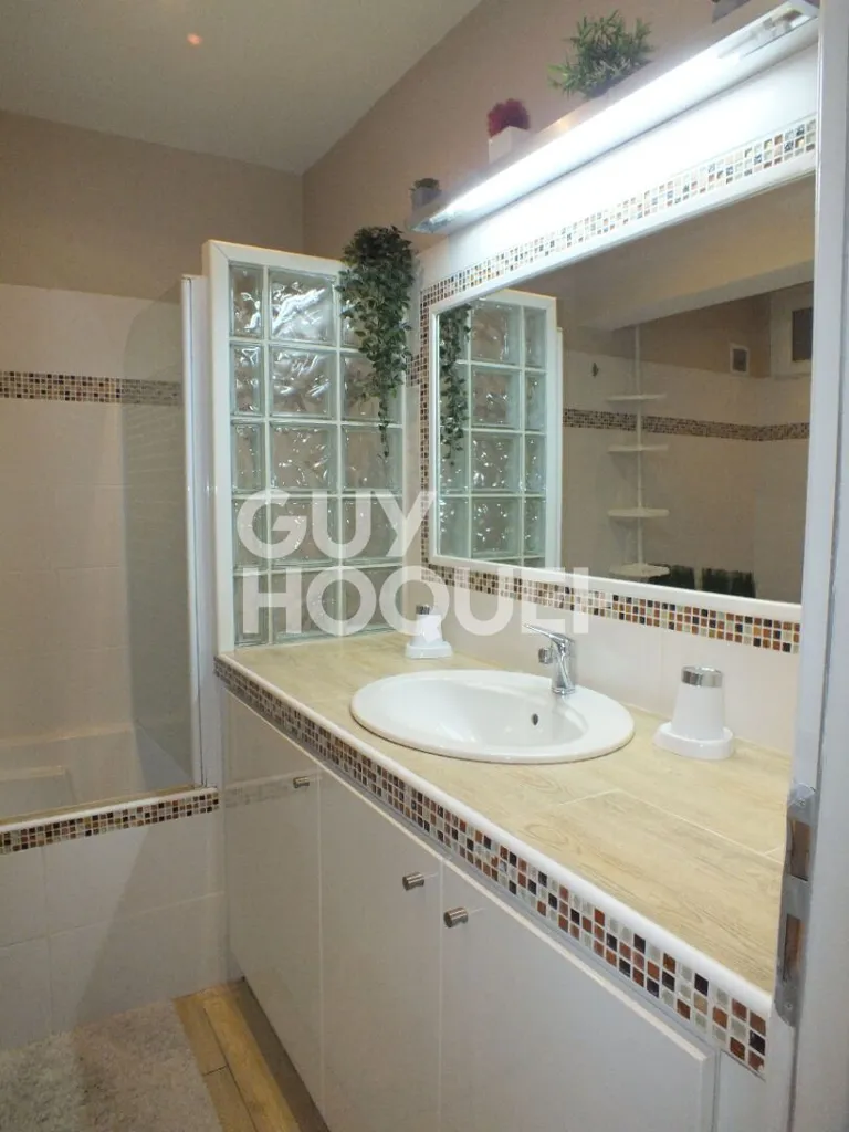 Vannitoad - Garden-Accessed Garden Flat in Avignon