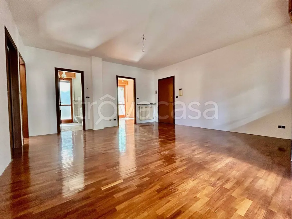 Séjour - Apartment with Balcony and Parking in Cuneo