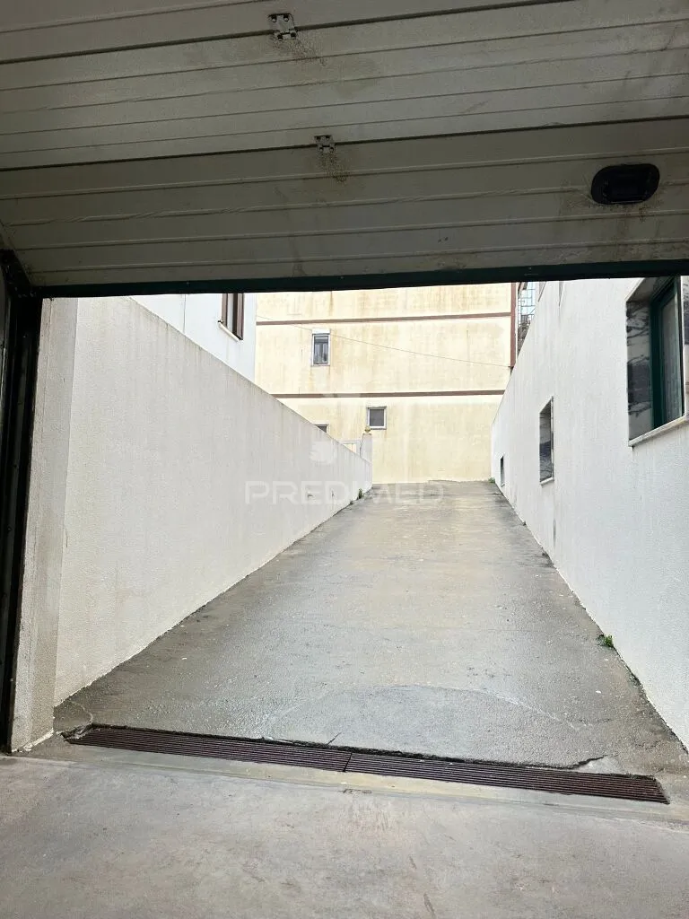 Garage - T2 Apartment with Seafront Access in Consolação