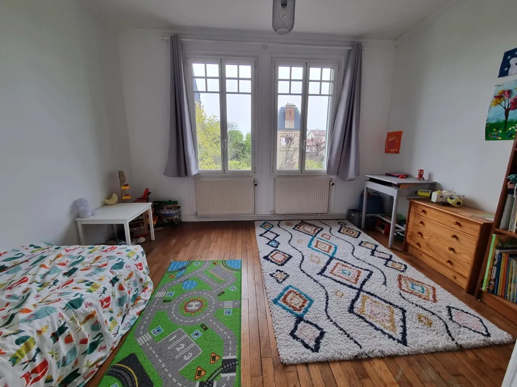 Magamistoad - 5-Bedroom House with Garden in Croissy Centre