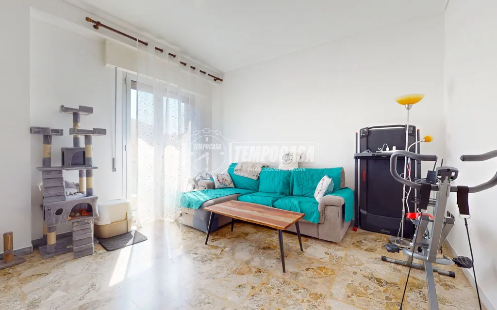 Séjour - Modern Bilocale with Balcony in Mantua