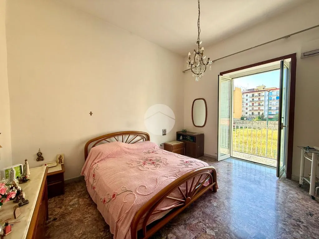 Chambres - 3-Room Apartment with Balcony in Naples