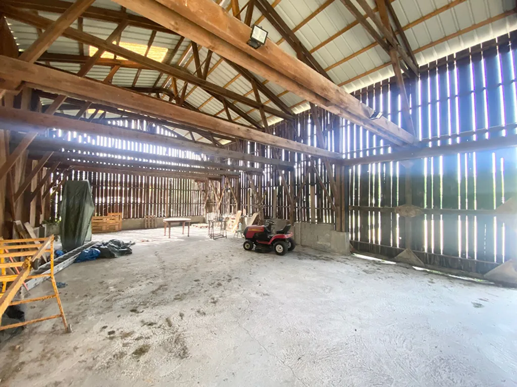 Toad - Hangar with Potential for Expansion in La Buissière