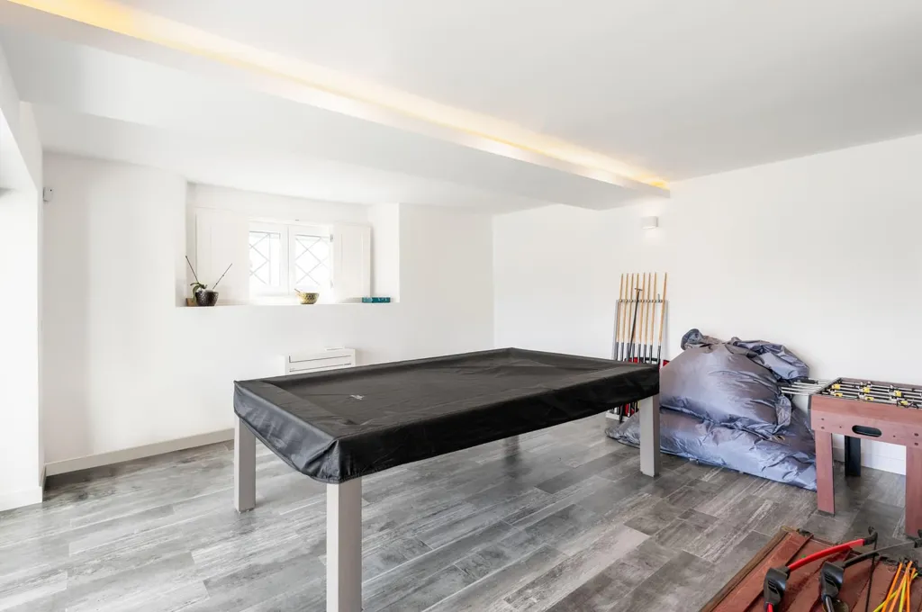 Pièces - 7 Bedroom House with Pool in Restelo, Lisbon