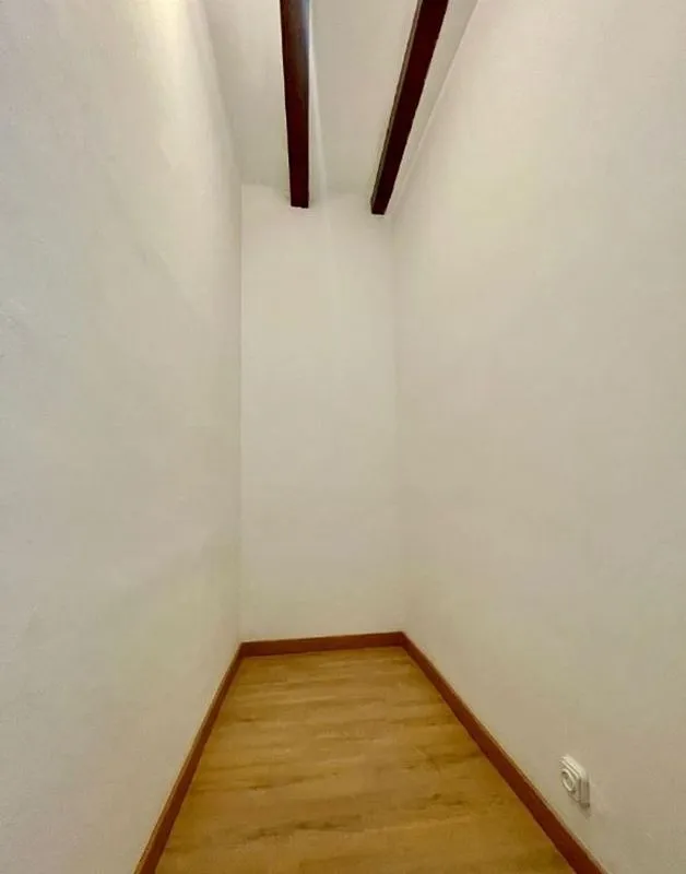 Toad - Two-Bedroom Apartment with Balcony in El Poble Sec