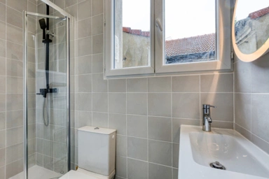 Salles de bain - Appartement T4 Meublé avec Vue Dégagée au 14ème Arrondissement