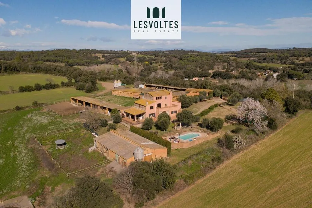 Vista aerea - Refurbished Farmhouse with Pool in Corçà