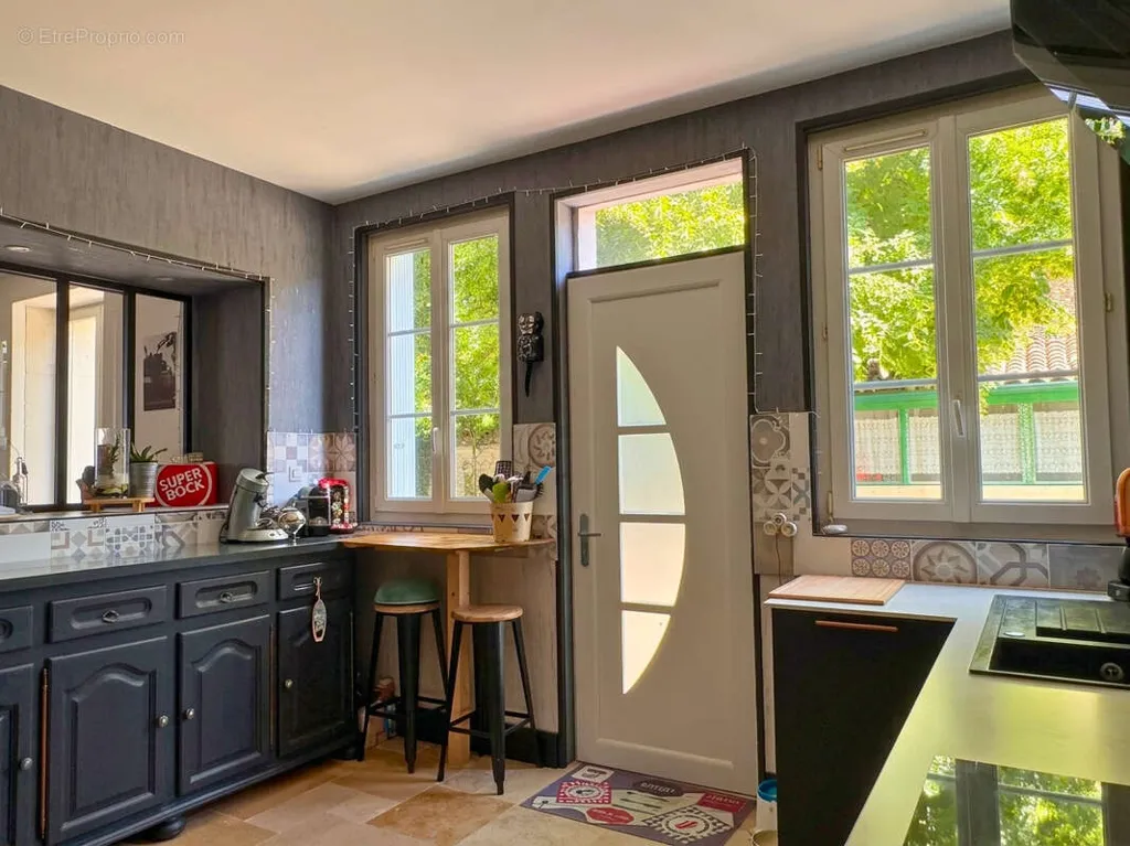 Cuisine - Maison familiale avec piscine et jardin à Cognac
