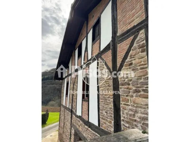 Välivaade - Traditional Basque Casona with Urbanisable Land in Eldua