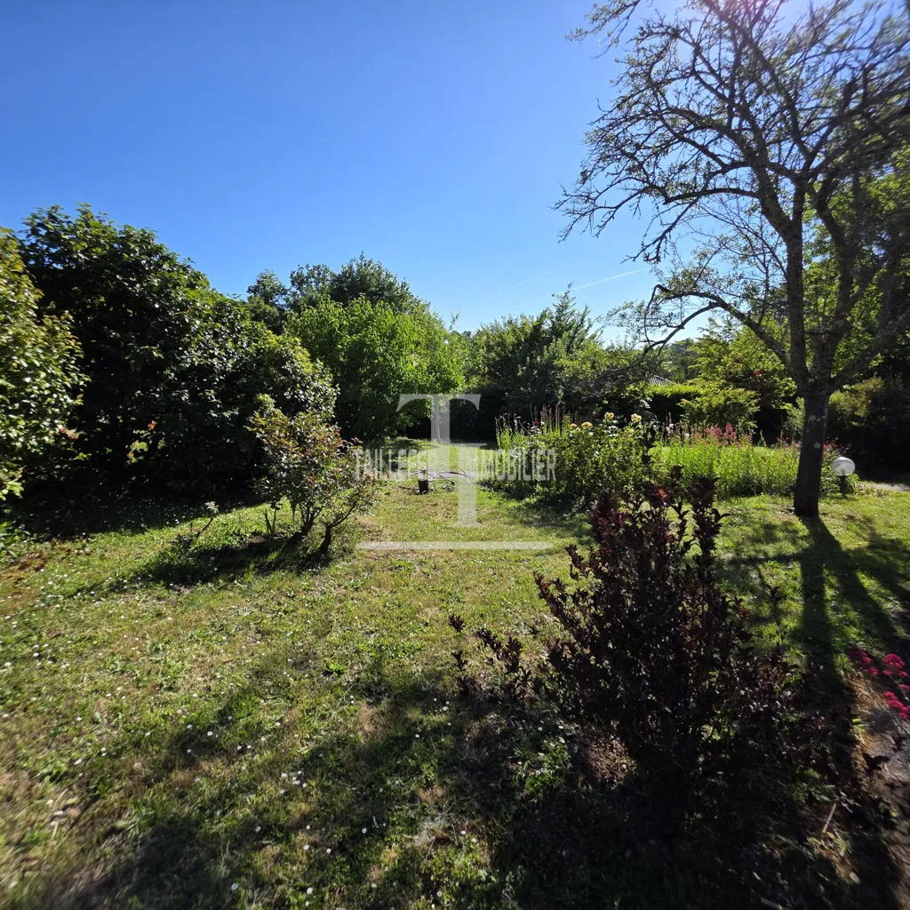 Jardin - Maison avec Piscine dans un Environnement Calme à Boulazac