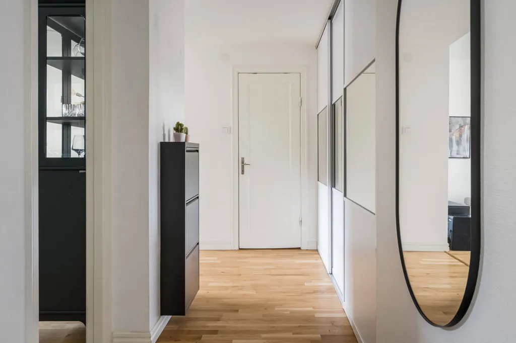 Hallway - Renovated Apartment with Balcony in Örebro
