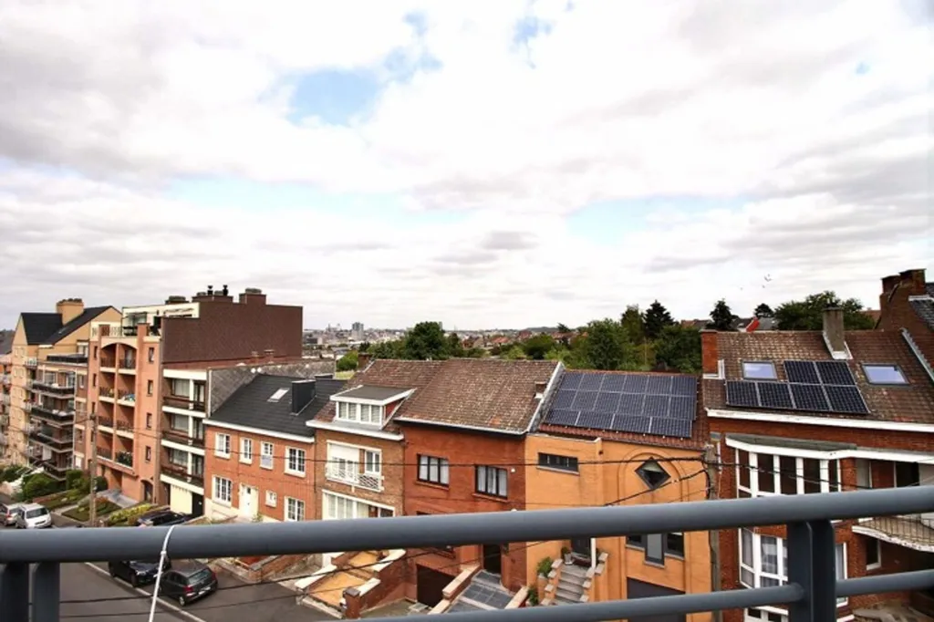 Balcone - Apartment with Terrace in Charleroi Mont-Sur-Marchienne