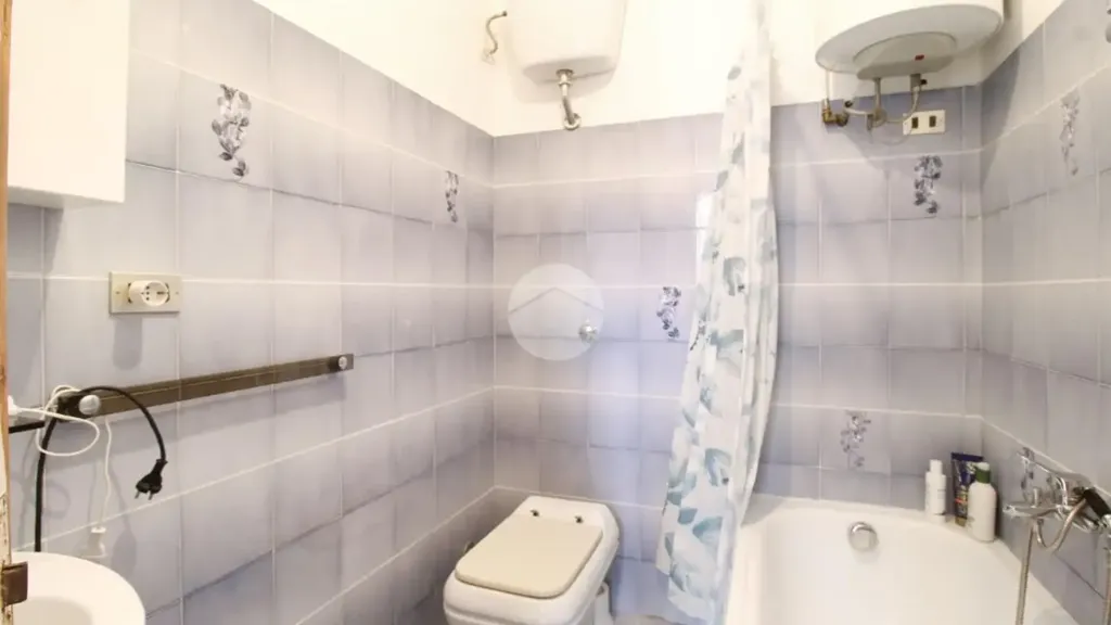 Badezimmer - Semi-Independent House with Solar Panels in Atri
