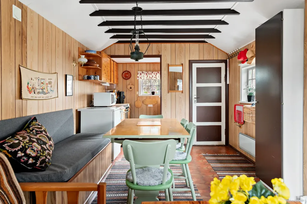 Salle à manger - Charming Cottage with Orchard in Närlunda
