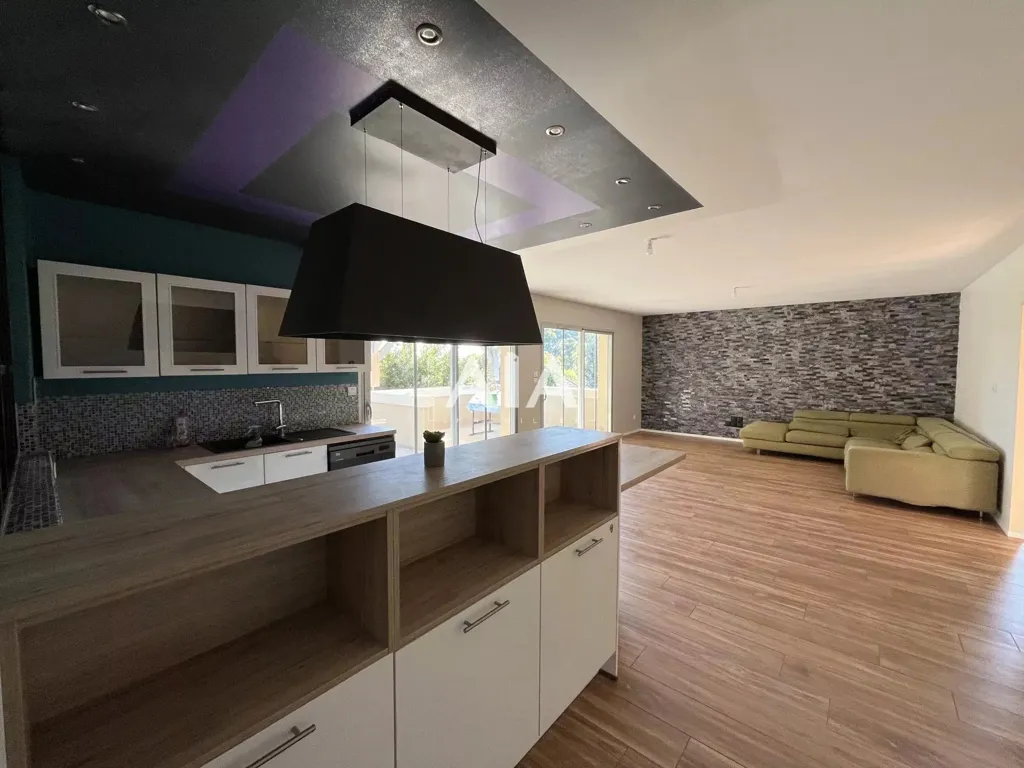 Köök - Contemporary House with Panoramic View in Montignac-sur-Charente