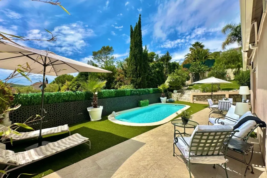 Bassein - Villa with Pool in La Colle-sur-Loup