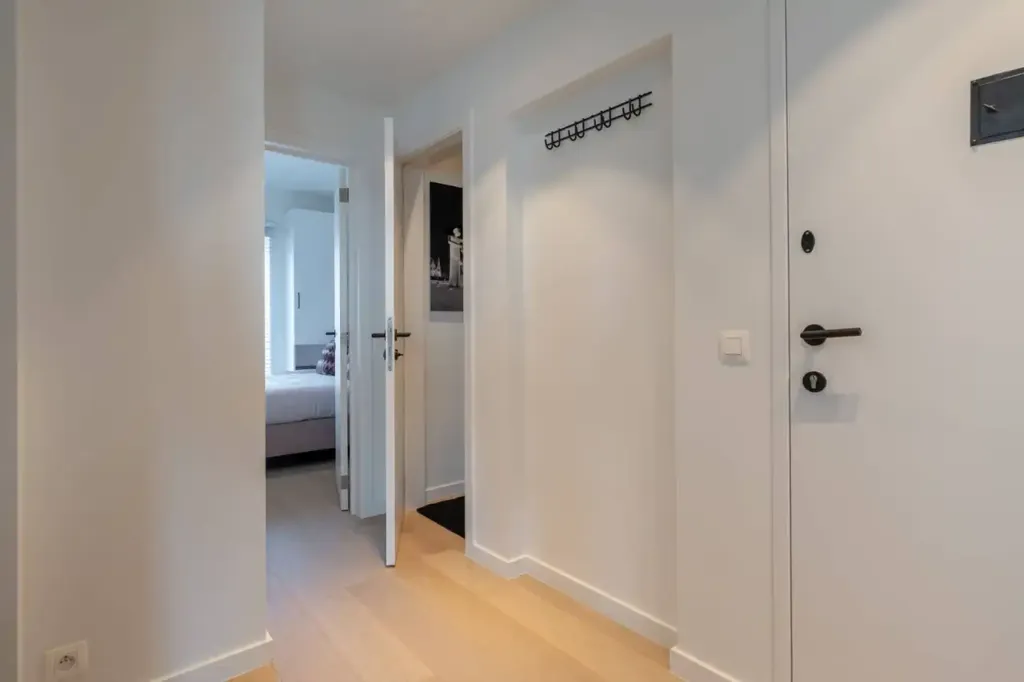 hallway_entrance