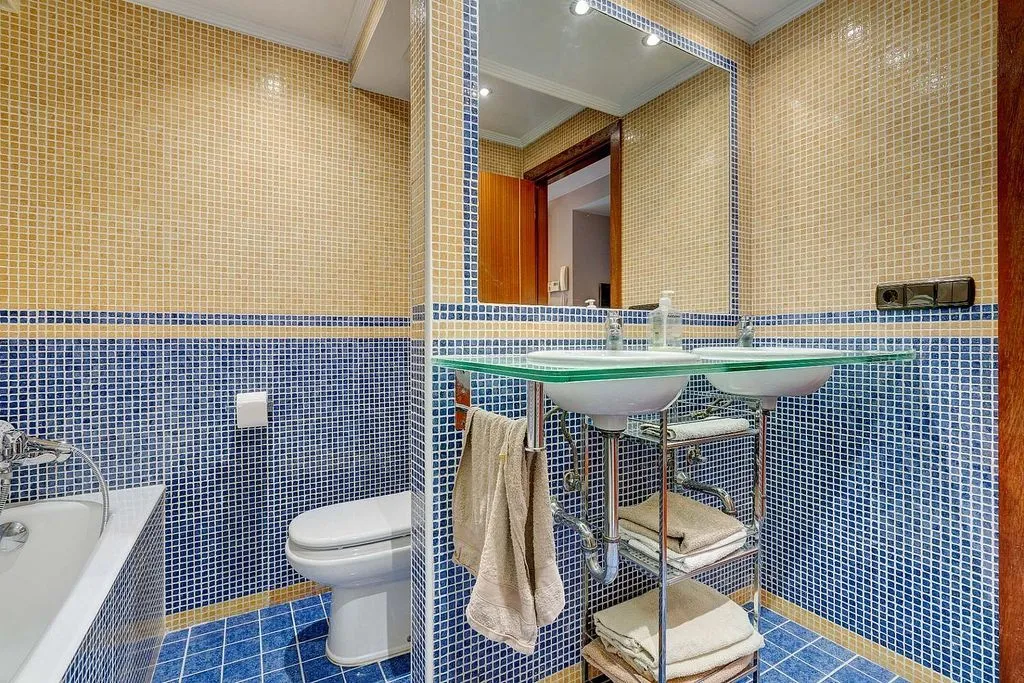 Vannitoad - Spacious Flat with Views in San Roque