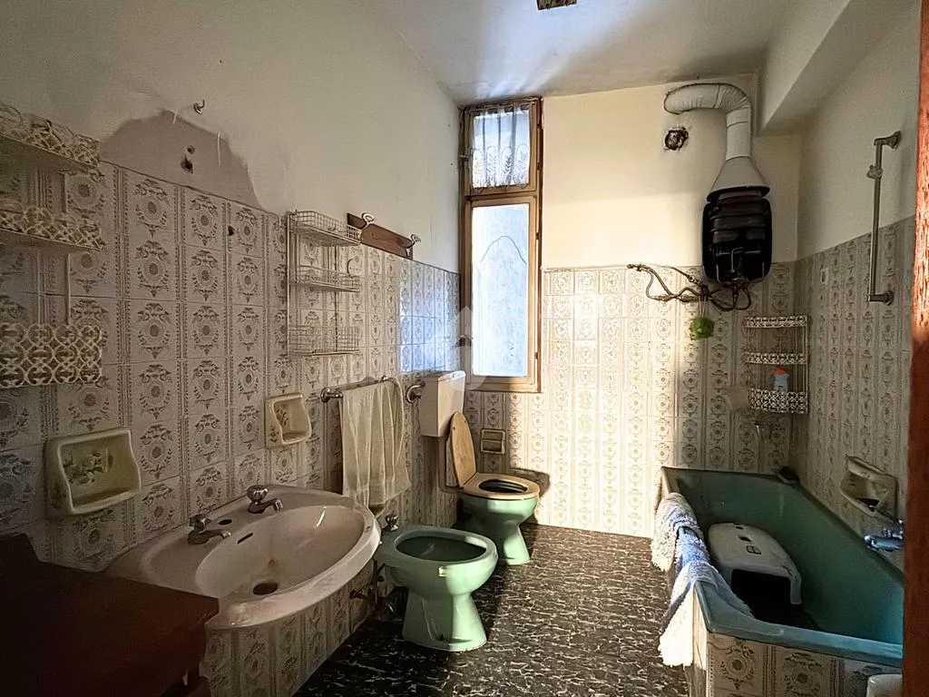 Vannitoad - Quadrilocale with Balcony in Ceto's Historic Centre