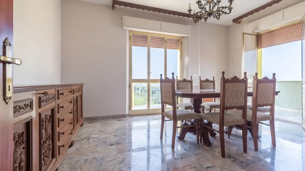 Salle à manger - Apartment with Private Garden in Ostra