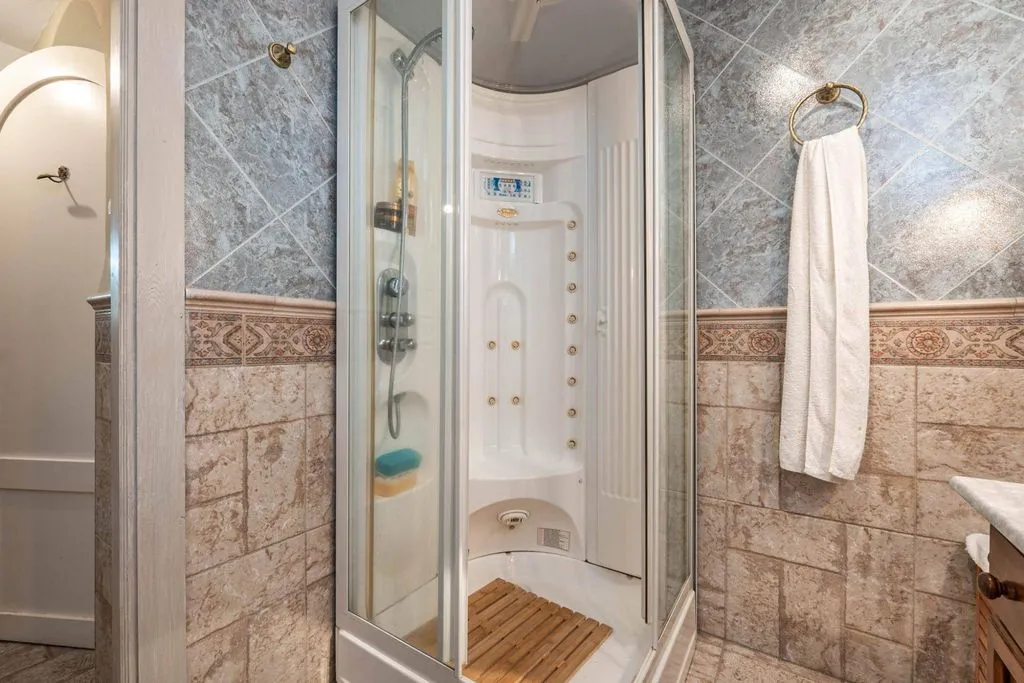 Bathrooms - Historic Palatial House with Pool in Ogíjares