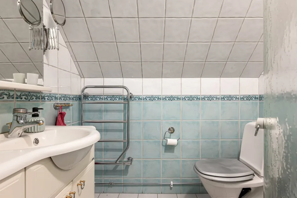 Bathrooms - 1½-Storey Villa with Spa Deck in Quiet Suburb
