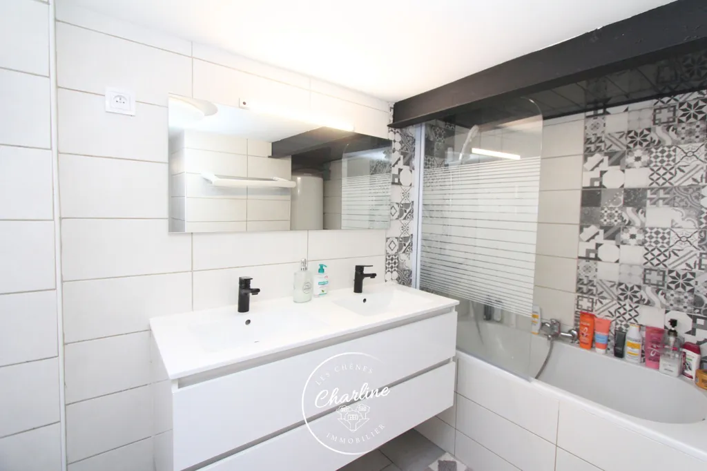 Salles de bain - Maison F5 avec Jardin et Entrée Indépendante