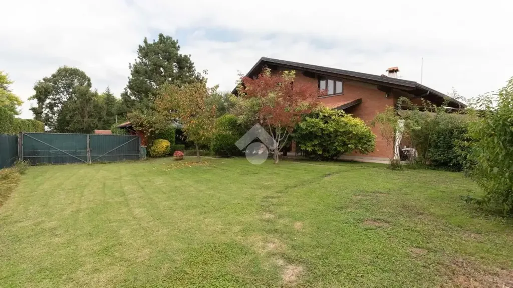 Aed - Villa with Pool and Garden in Barbania