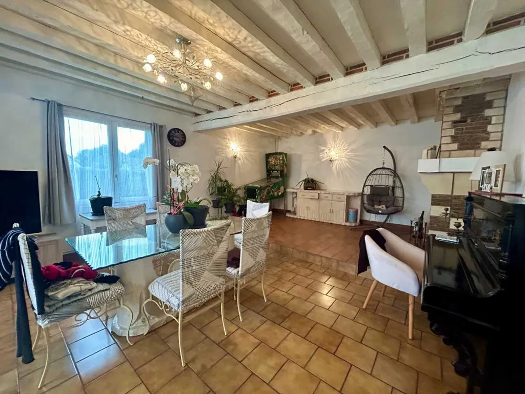 Salle à manger - Villa avec Piscine Chauffée près de Bourgtheroulde