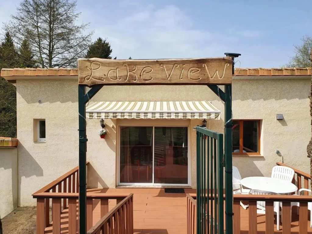 Terrasse - Moulin Rénové avec Piscine et Terrain à la Campagne