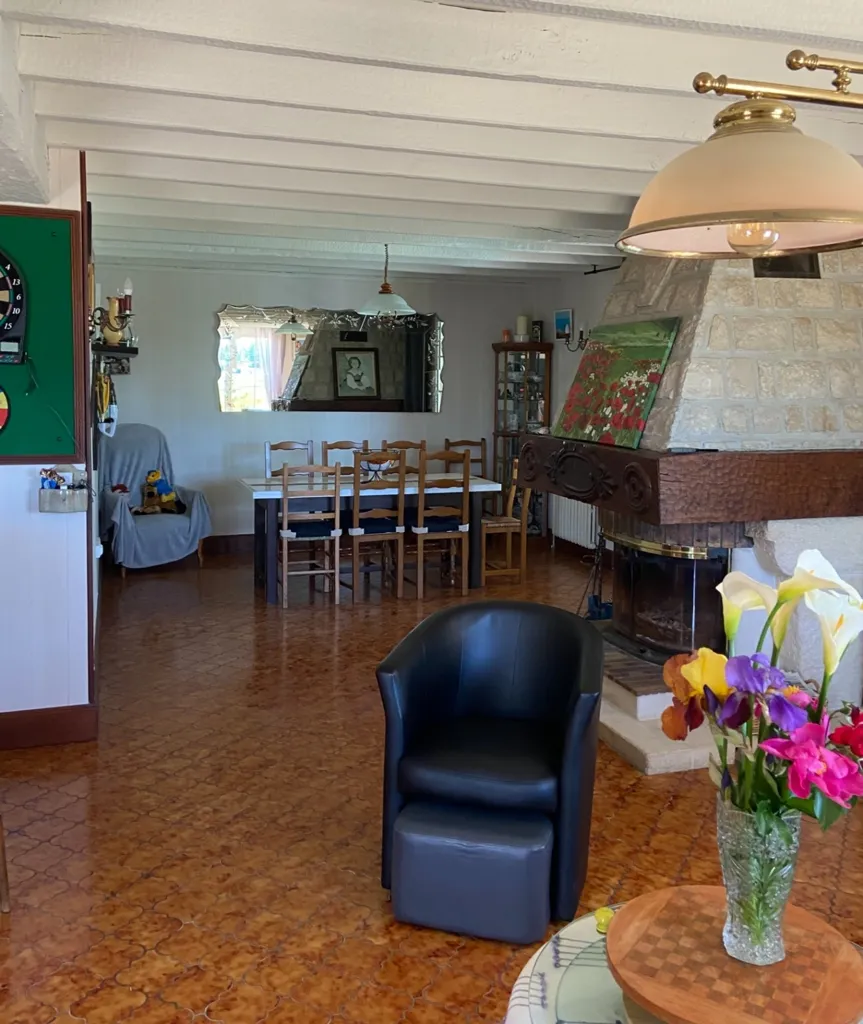 Söögituba - Spacious House with Pool in Torsac