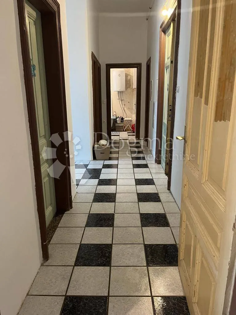 Esik - Apartment in Historic Building, Rijeka Centre