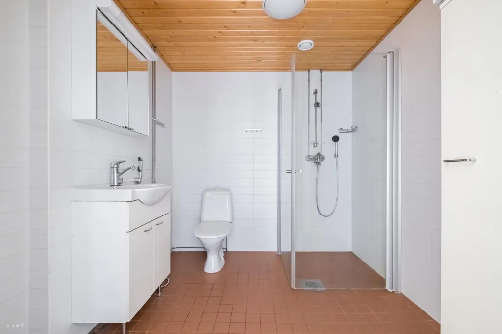 Salles de bain - Modern Flat with Balcony in Hermanni, Helsinki
