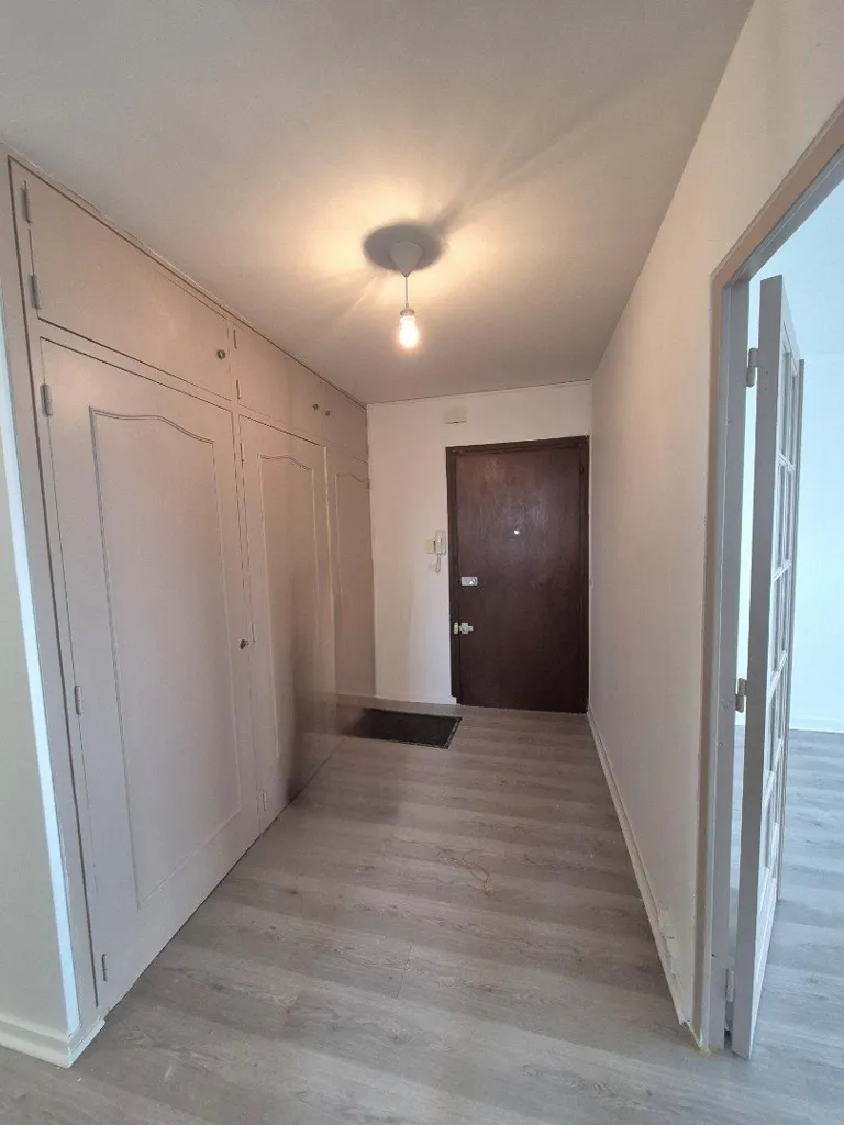 Entrée - Appartement Rénové en Centre-Ville à Tourcoing