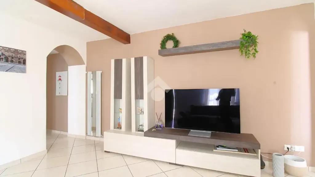 Elutuba - Rustic-Style Flat with Balcony in Villastellone