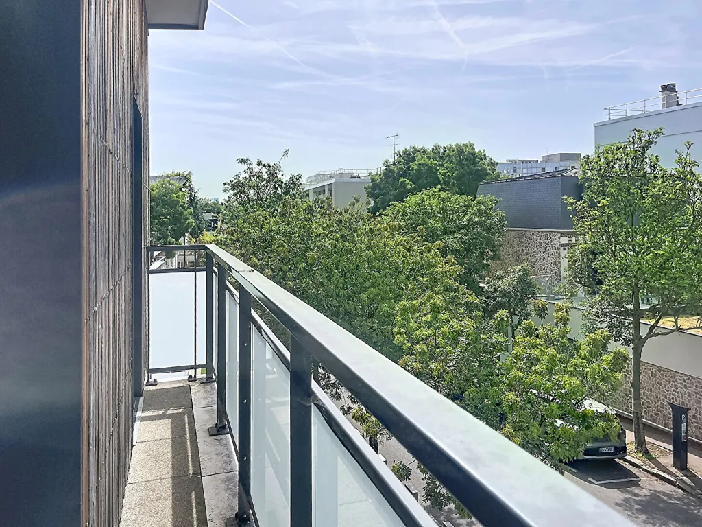 Rõdu - Architectural House with Terraces in Suresnes