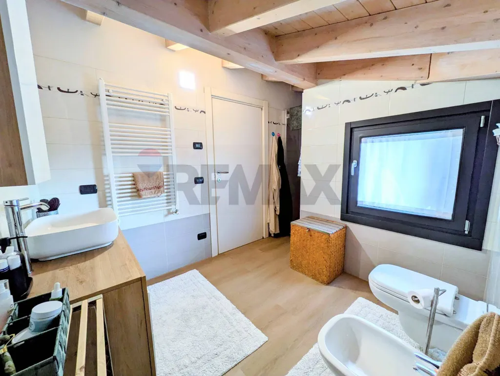 Salles de bain - Penthouse with Terrace in Pian Camuno