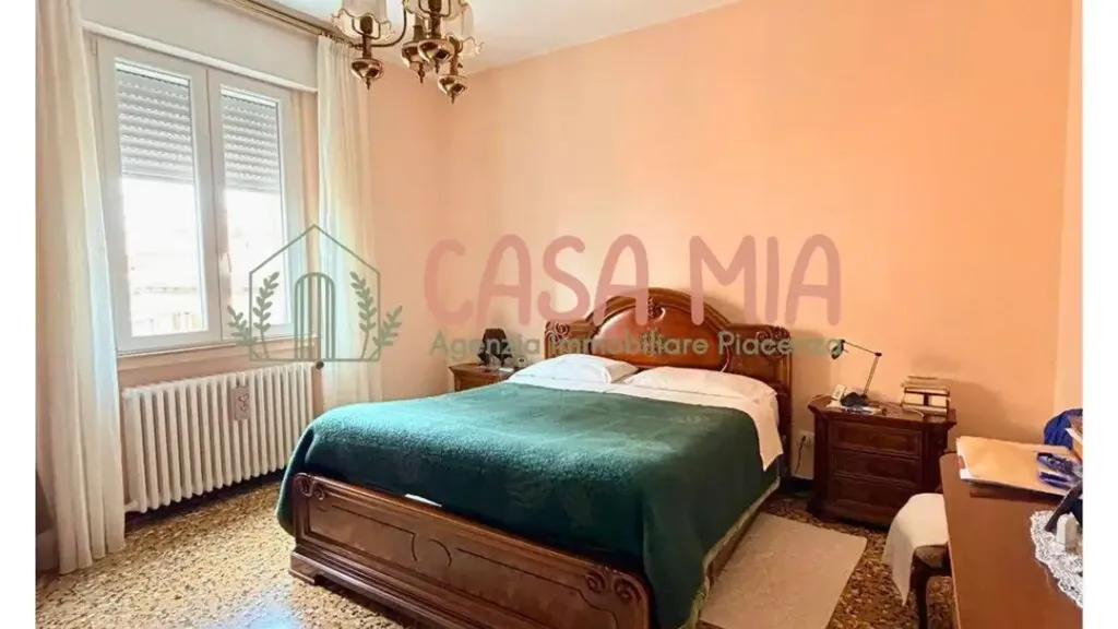 Chambres - Spacious Apartment with Balcony in Piacenza