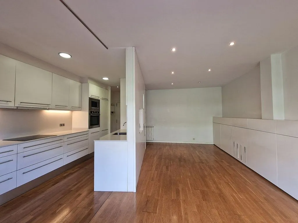 Cuisine - Modern Ground Floor Flat with Garden in Montilivi